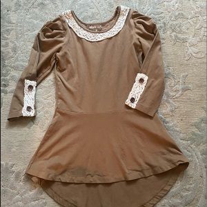 Mustard pie high low top with cute detail size 8